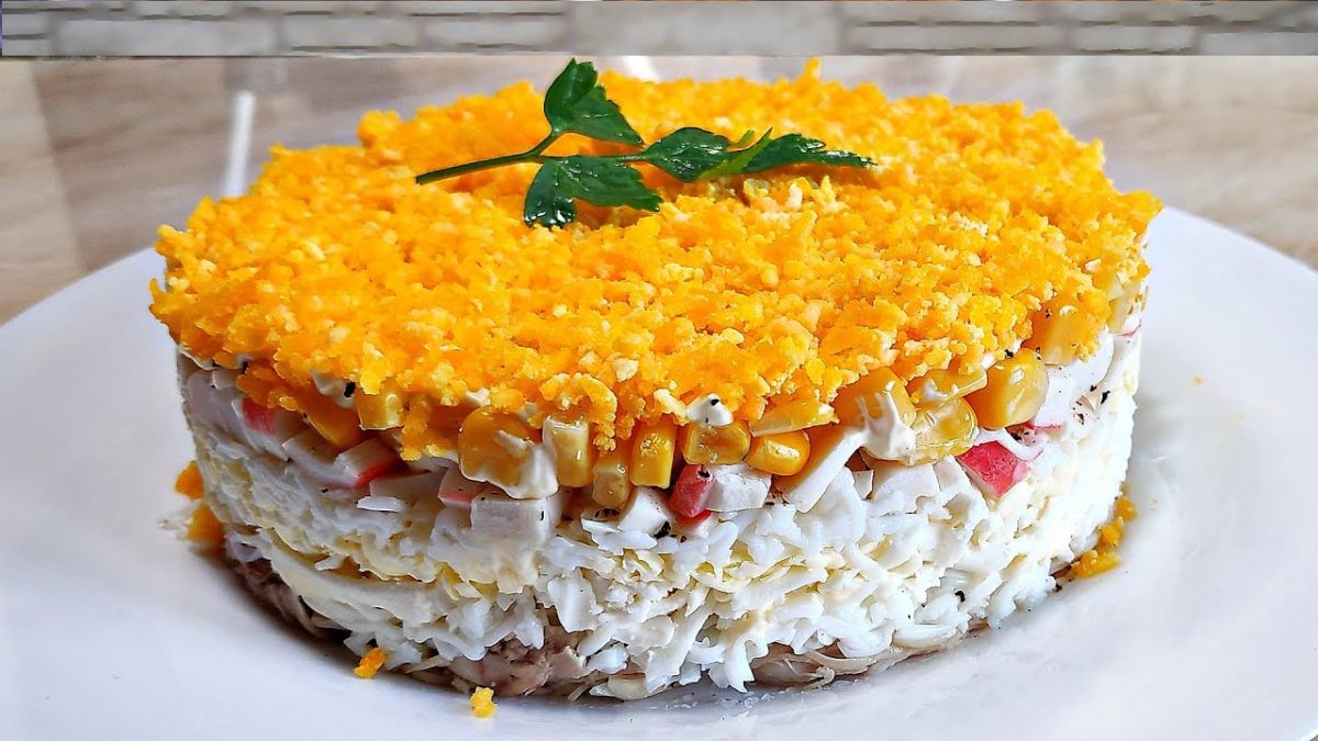 Салат нежность с бананом и курицей слоями