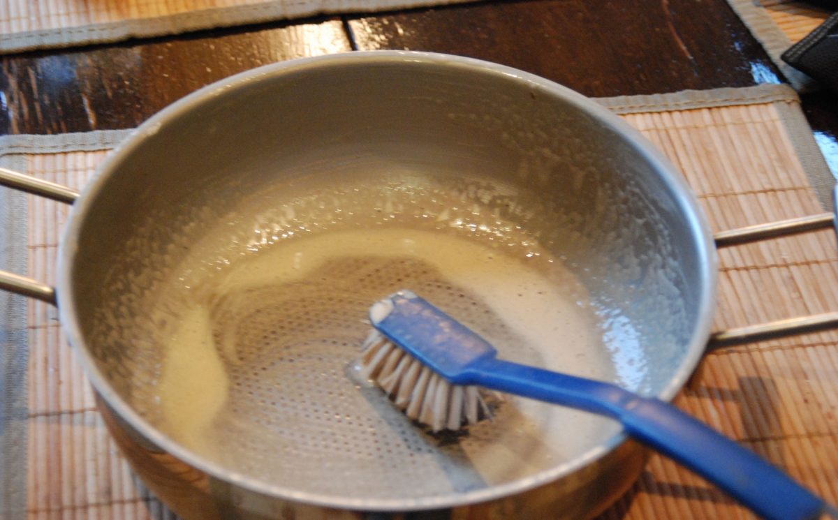 Как просто и быстро очистить сковороду до блеска даже от самого старого загрязнения?