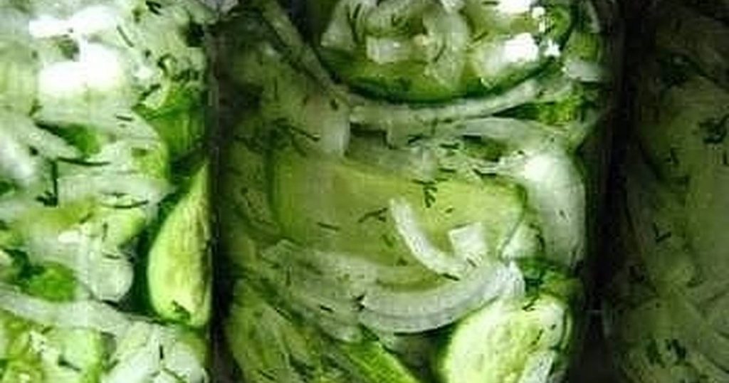 Салат нежинский из огурцов фото. Салат из резанных огурцов на зиму рецепты без стерилизации. Салат зимний король. Салат зимний король. Салат из огурцов зимний король без стерилизации.