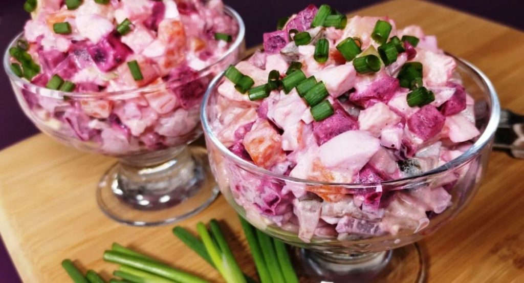 Финский салат «Россоли» с селедкой, свеклой и яблочком