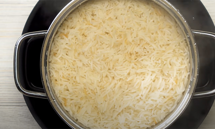 Рис на сковороде рецепт рассыпчатый сливочном масле. Рассыпчатый рис. Рецепт рассыпчатого риса. Как сварить рассыпчатый рис для том ям.