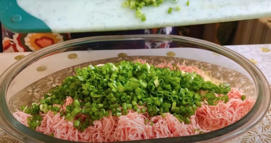 Нам понадобится 300 мл кефира, 1 яйцо и всего 10 минут вашего времени ...